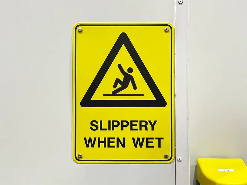slippery-when-wet-warehouse-safety-sign